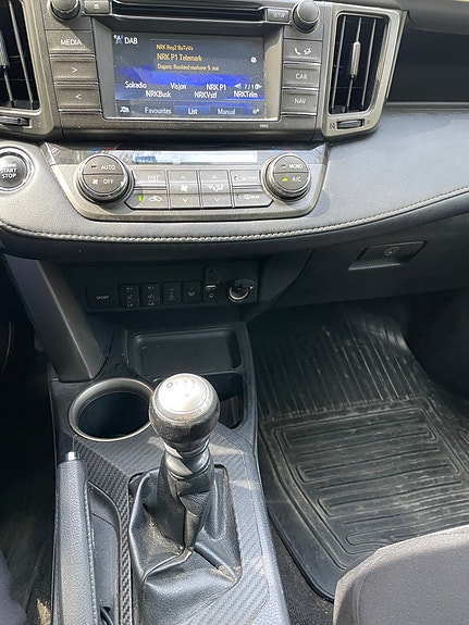 Toyota RAV4 14 of 18