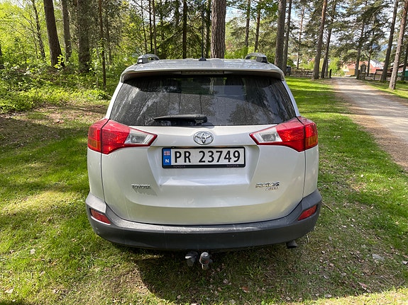 Toyota RAV4 6 of 18