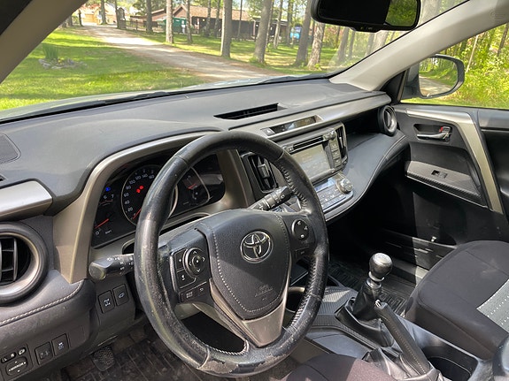 Toyota RAV4 8 of 18
