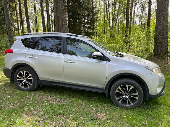 Toyota RAV4 4 of 18