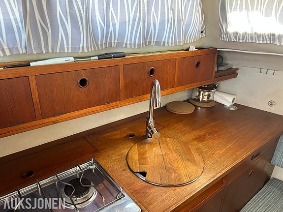 Fjord 880 AC 1985 – Klassisk norsk kvalitetsbåt med Ford Mermaid 250 HK, autopil 4 of 5