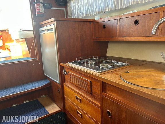 Fjord 880 AC 1985 – Klassisk norsk kvalitetsbåt med Ford Mermaid 250 HK, autopil 5 of 5