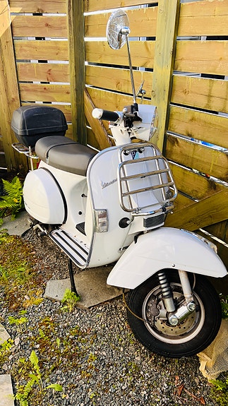 Vespa PX 125 2 of 5
