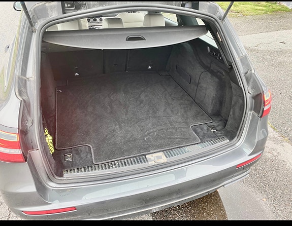 Mercedes-Benz E220 18 of 18
