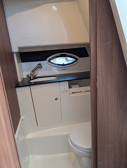 QUICKSILVER 905 PILOTHOUSE 10 of 14