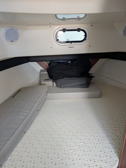 QUICKSILVER 905 PILOTHOUSE 9 of 14