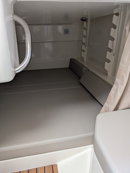 QUICKSILVER 905 PILOTHOUSE 7 of 14