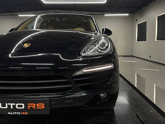 Porsche Cayenne 5 of 5