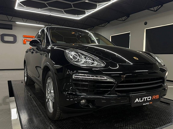 Porsche Cayenne 3 of 5