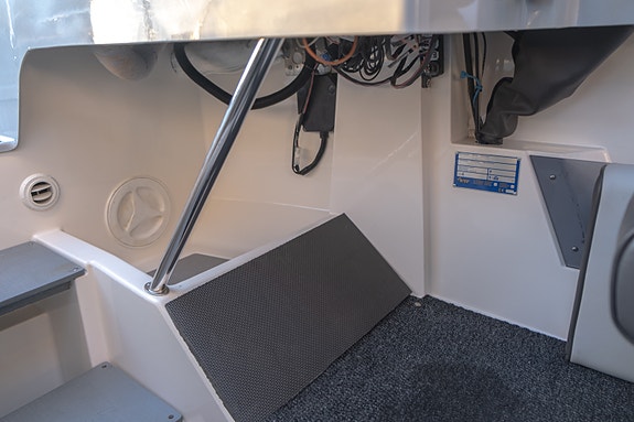 Buster XXL Cabin - Yamaha F150XL - Pilothouse 25 of 30