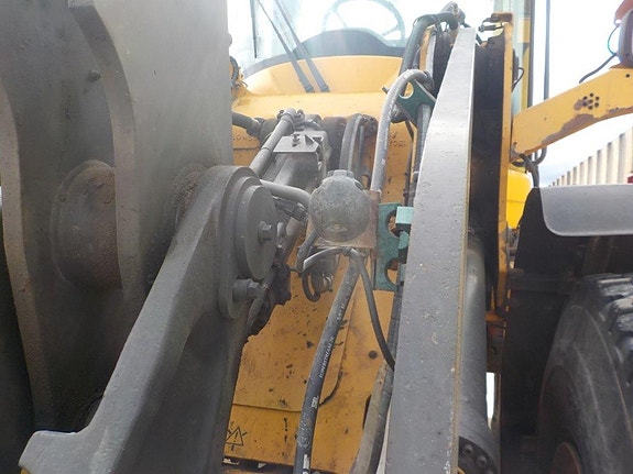 Volvo L90G 3 of 5