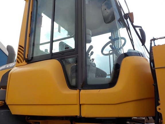 Volvo L90G 17 of 24