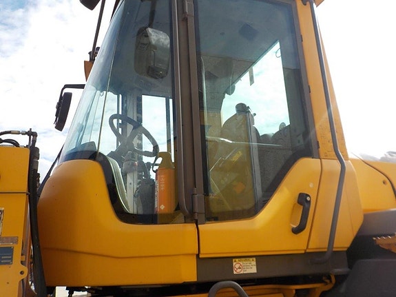 Volvo L90G 11 of 24