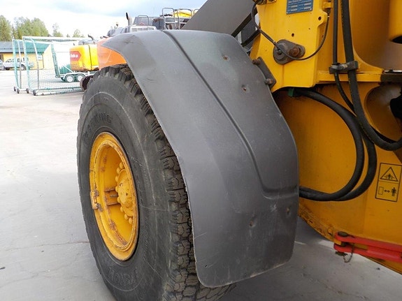 Volvo L90G 13 of 24