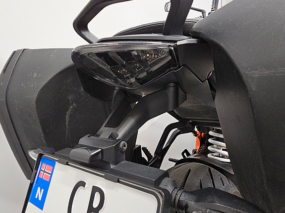 KTM 1290 Super Duke GT 10 of 14