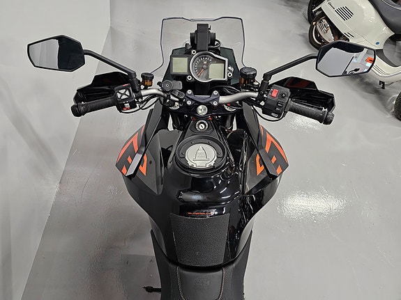 KTM 1290 Super Duke GT 11 of 14
