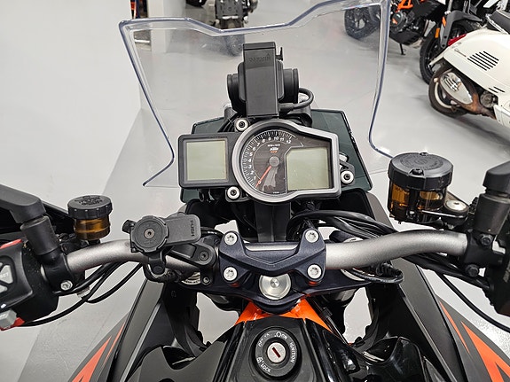 KTM 1290 Super Duke GT 14 of 14
