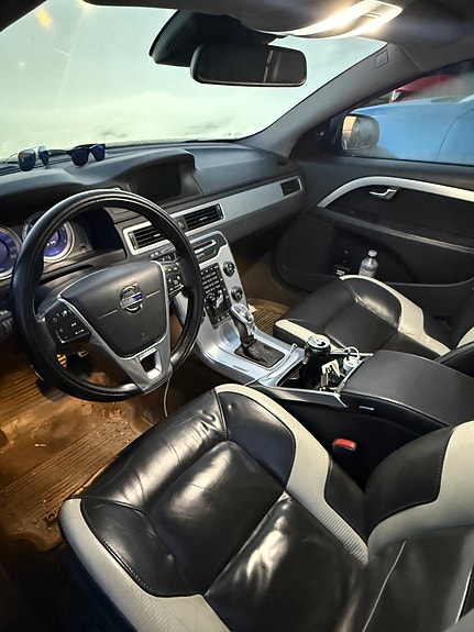 Volvo V70 3 of 21