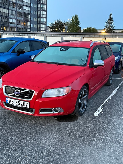 Volvo V70 2 of 21