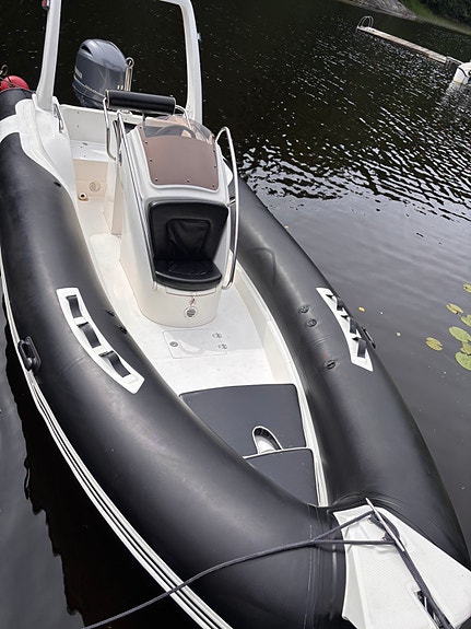 580 RIB m/Yamaha 115hk - Kun 240 timer med Tredal båthenger med tipp 11 of 13