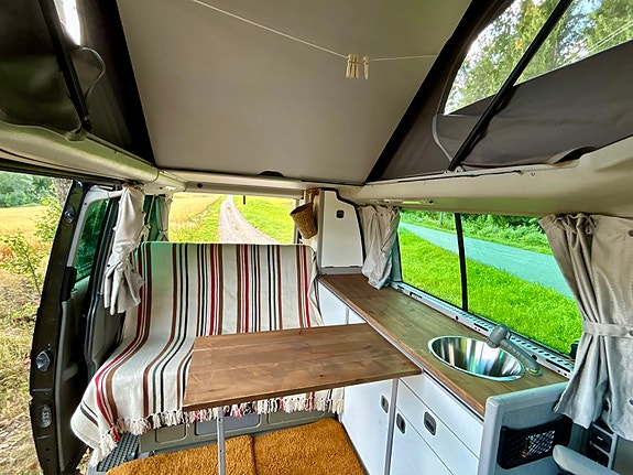 Volkswagen California 16 of 30