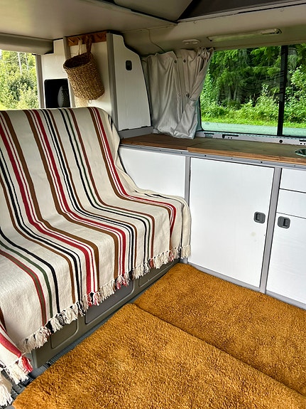 Volkswagen California 18 of 30