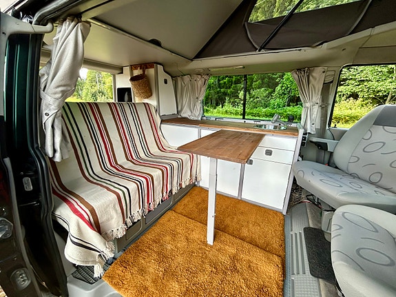 Volkswagen California 15 of 30