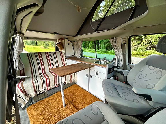 Volkswagen California 17 of 30