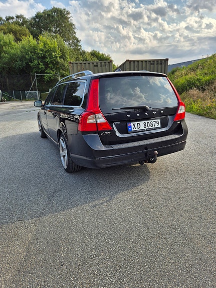 Volvo V70 2 of 11