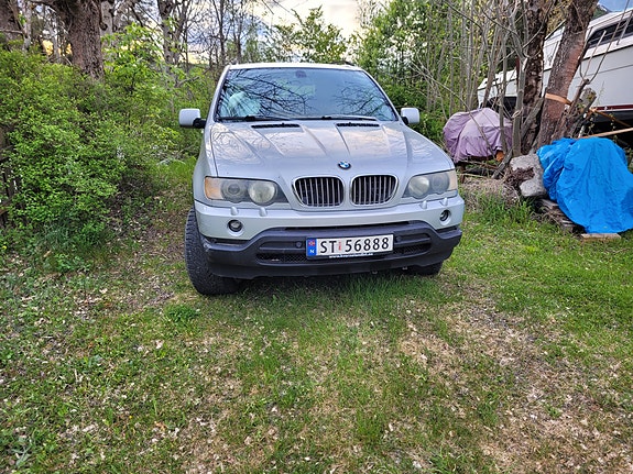 BMW X5 2 of 11