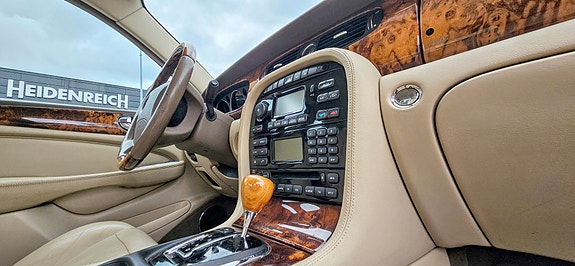 Jaguar XJ 8 of 21