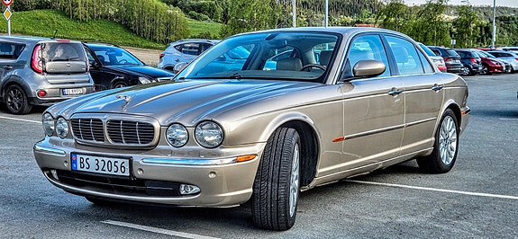 Jaguar XJ 3 of 5