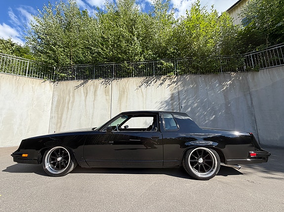 Oldsmobile Cutlass 2 of 5