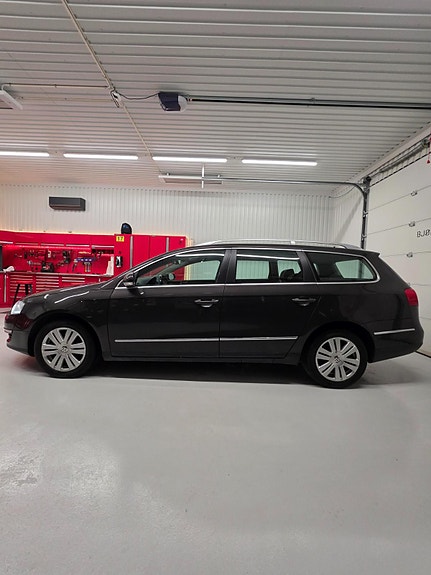 Volkswagen Passat 2 of 20