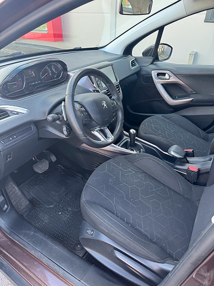 Peugeot 2008 8 of 17