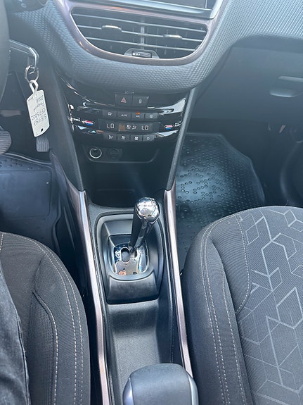 Peugeot 2008 13 of 17