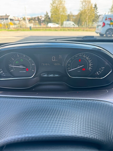 Peugeot 2008 12 of 17