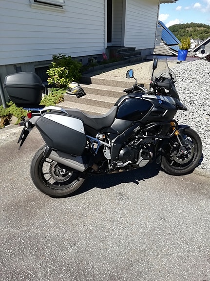 Suzuki DL 1000 V-Strom 2 of 5