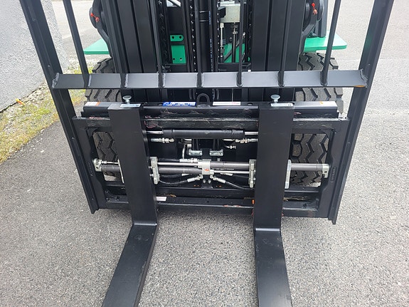 EP EFL353 - FRI FRAKT - (NY) Elektrisk truck med lithium batteri. 4,8 M løfte høyde med fri løft mast, sideskift og spreder. Godt utstyrt!  LAGERVARE! 3 of 5