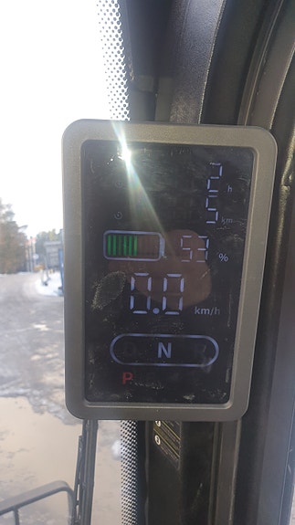 EP EFL353 - OVERLIGGER MED 0 TIMER. (NY) Elektrisk truck med lithium batteri. 3.6 M løfte høyde med fri sikt mast, sideskift og spreder. Godt utstyrt!  LAGERVARE! 7 of 12