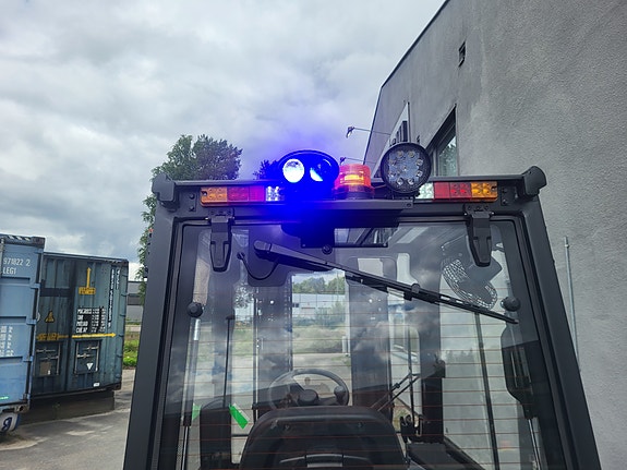 EP EFL353 - OVERLIGGER MED 0 TIMER. (NY) Elektrisk truck med lithium batteri. 3.6 M løfte høyde med fri sikt mast, sideskift og spreder. Godt utstyrt!  LAGERVARE! 12 of 12