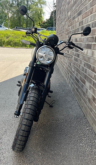 Royal Enfield Bear 650 11 of 16