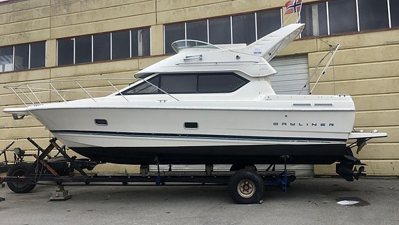 Bayliner 2858 - Ciera command bridge