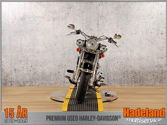 Harley-Davidson FLSTN / Softail Deluxe 3 of 5