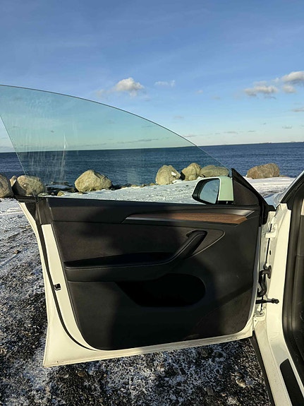 Tesla Model Y 9 of 11