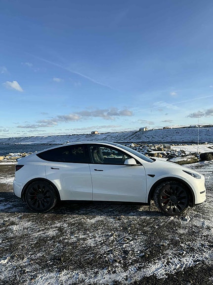 Tesla Model Y 2 of 11