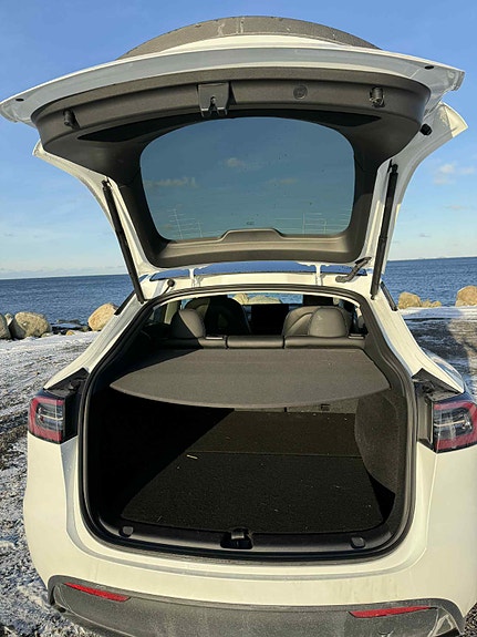 Tesla Model Y 10 of 11
