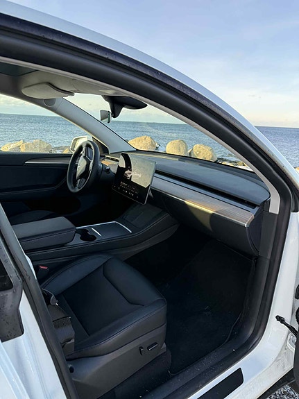 Tesla Model Y 5 of 11
