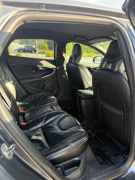 Volvo V40 25 of 25