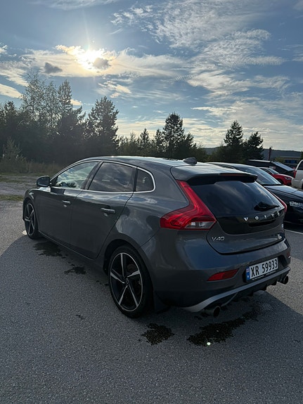 Volvo V40 2 of 25